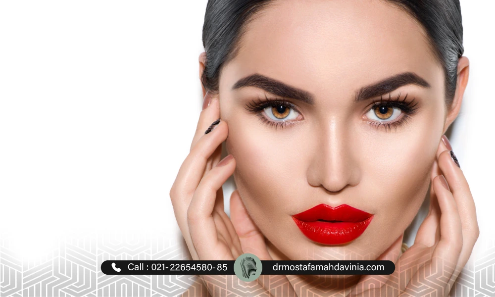 یک خانم بعد از کانتورینگ با رژ های قرمز | کانتورینگ صورت با فیلر