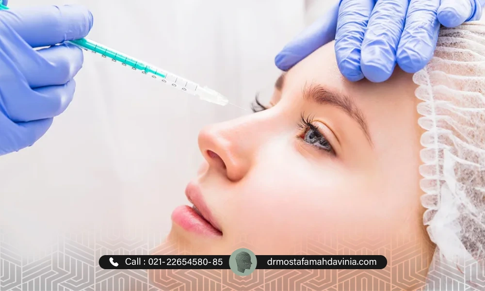 دکتر درحال تزریق فیلر بینی برای بینی گوشتی یک خانم.