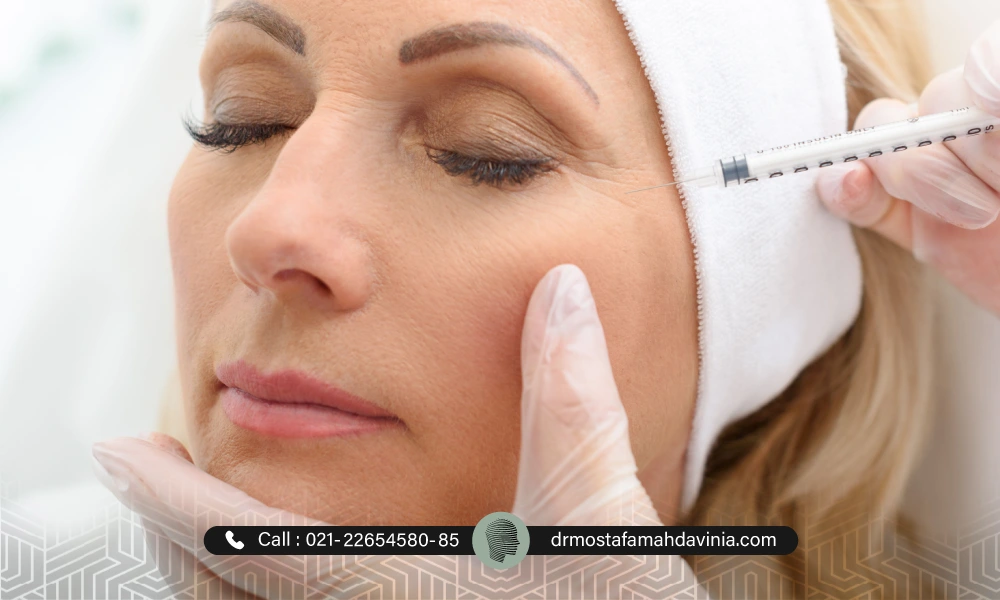 تزریق بوتاکس برای خانمی با موهای بلوند در اطراف چشم | ورم بعد از تزریق ژل