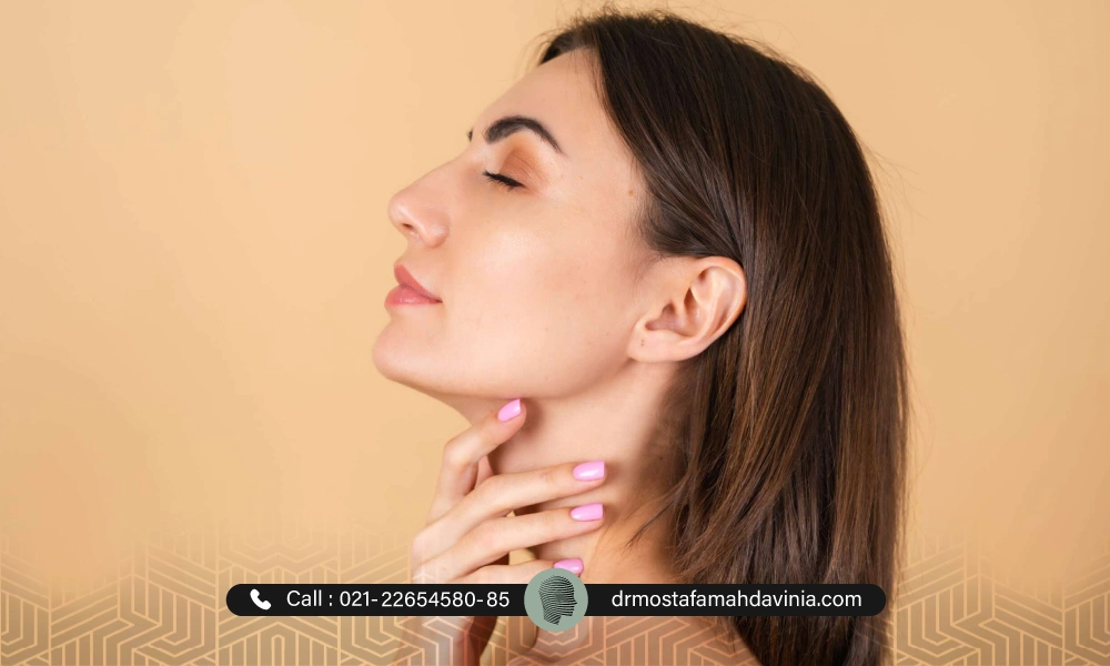 عکس خانمی با غبغب از بین رفته بعد از لیفت نخ غبغب 