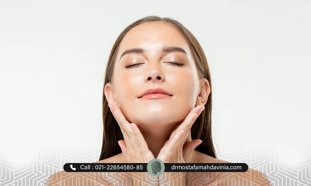 خانمی با پوستی صاف و بدون جوش | سفت شدن پوست صورت